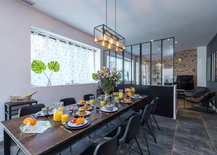 Extra Spacious 5 Min Walk To Sea & Tram