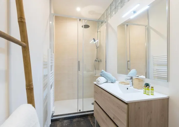 Extra Spacious 5 Min Walk To Sea & Tram Apartmán *