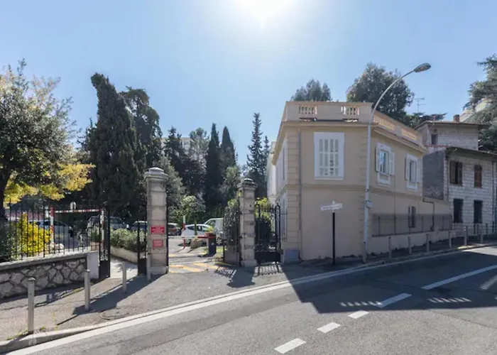 Διαμέρισμα Extra Spacious 5 Min Walk To Sea & Tram Νίκαια