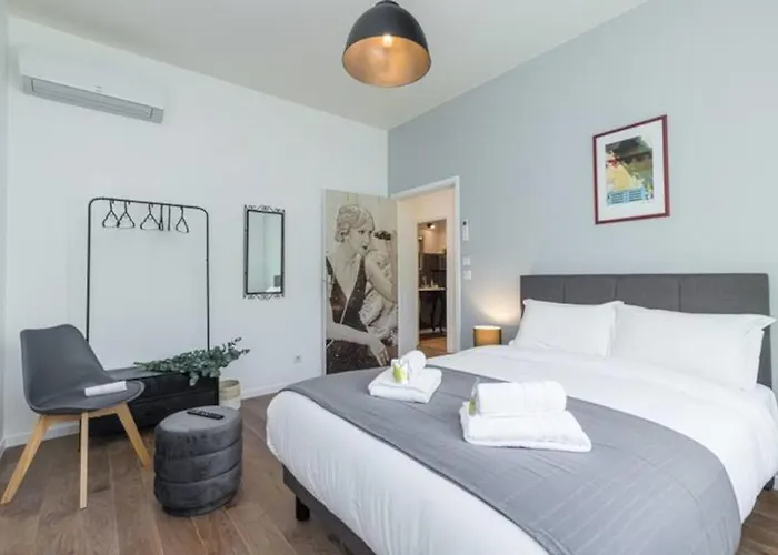 Διαμέρισμα Extra Spacious 5 Min Walk To Sea & Tram *