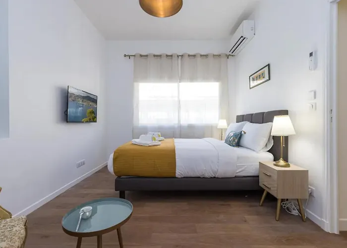 Extra Spacious 5 Min Walk To Sea & Tram Νίκαια
